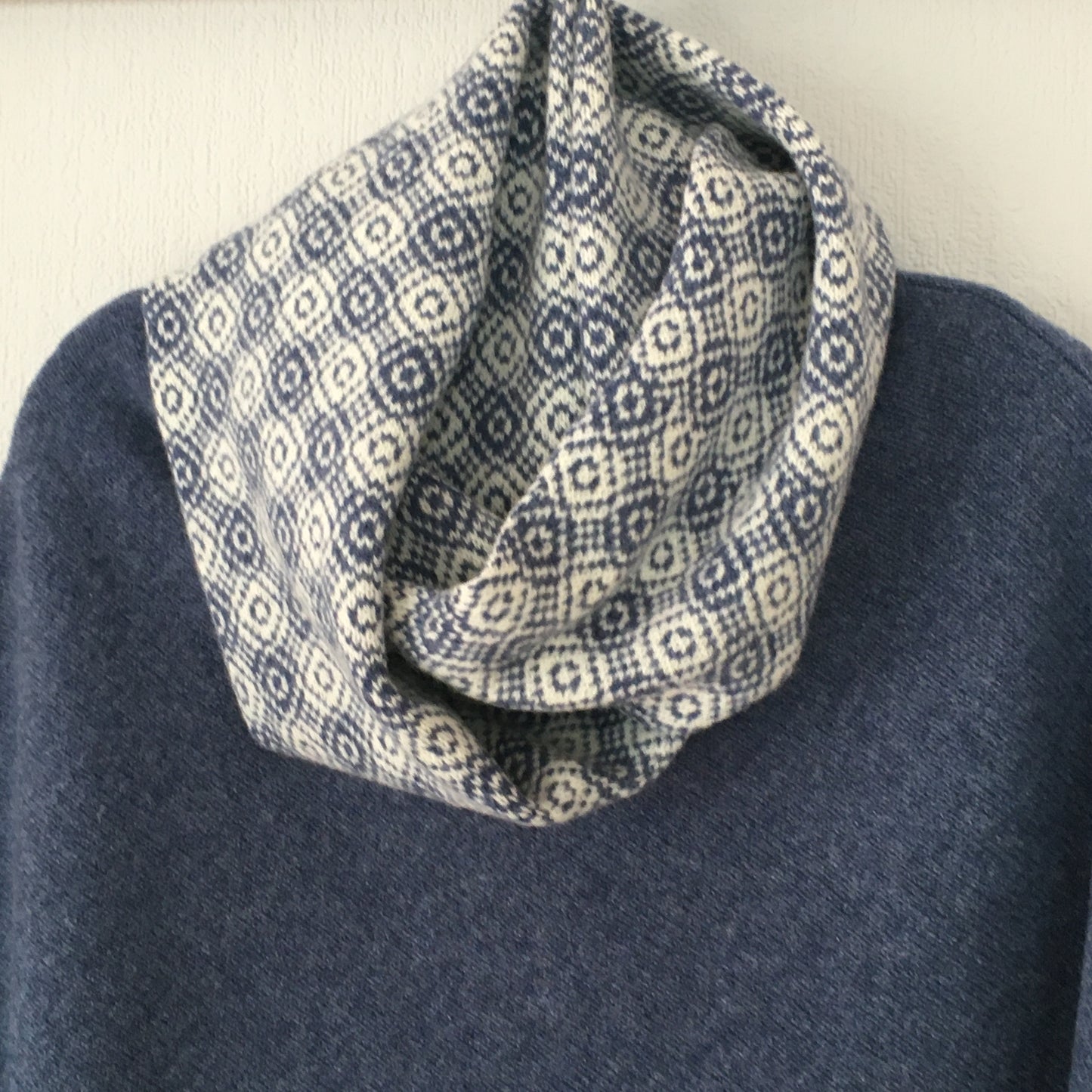 Snood - Infinity Scarf Soft Merino Lambswool Pink and natural white