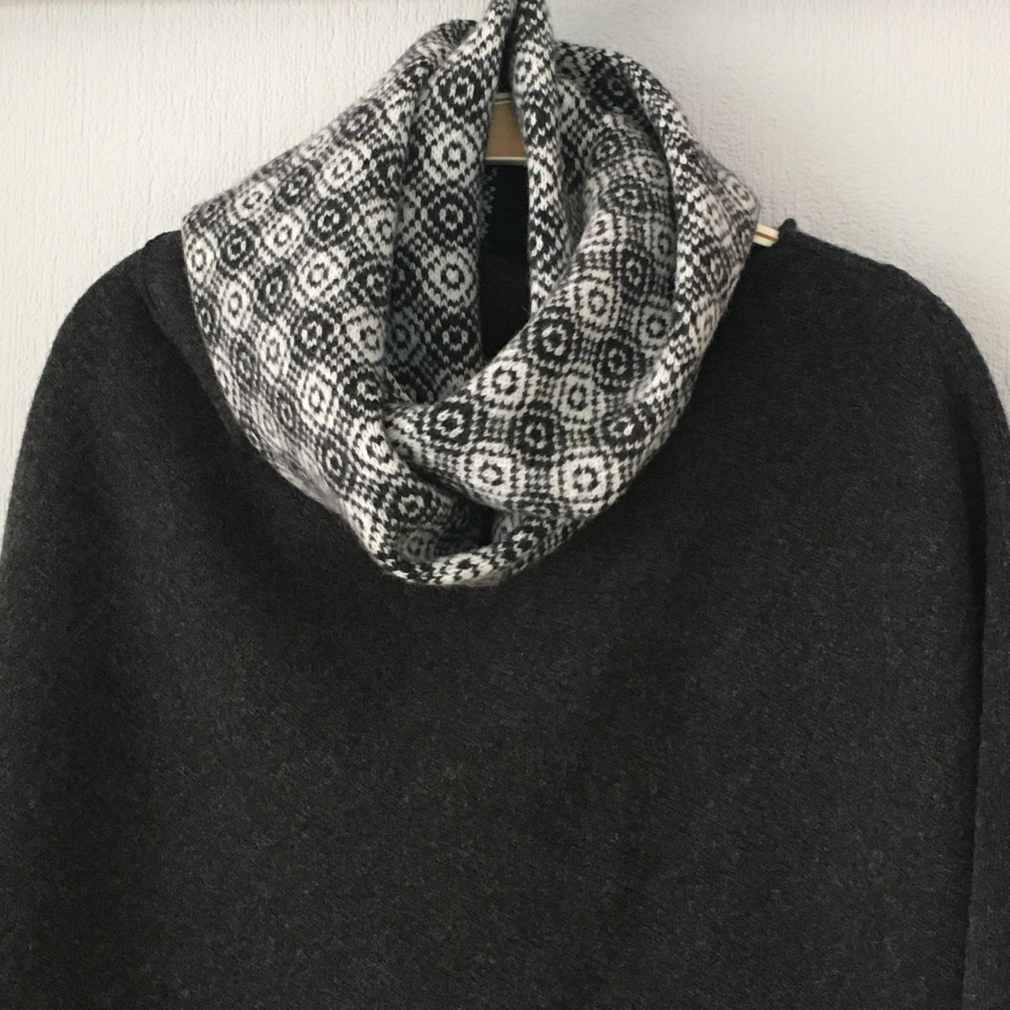 Snood - Infinity Scarf Soft Merino Lambswool Pink and natural white