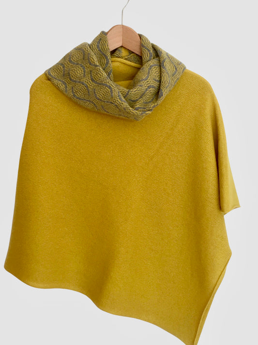 Poncho piccalilli yellow merino lambswool
