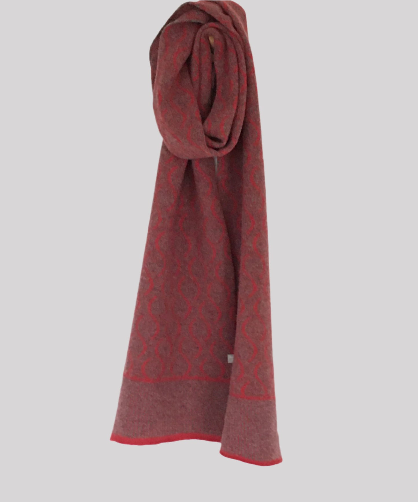 Scarf -soft merino lambswooli scarf in berry red and coal grey