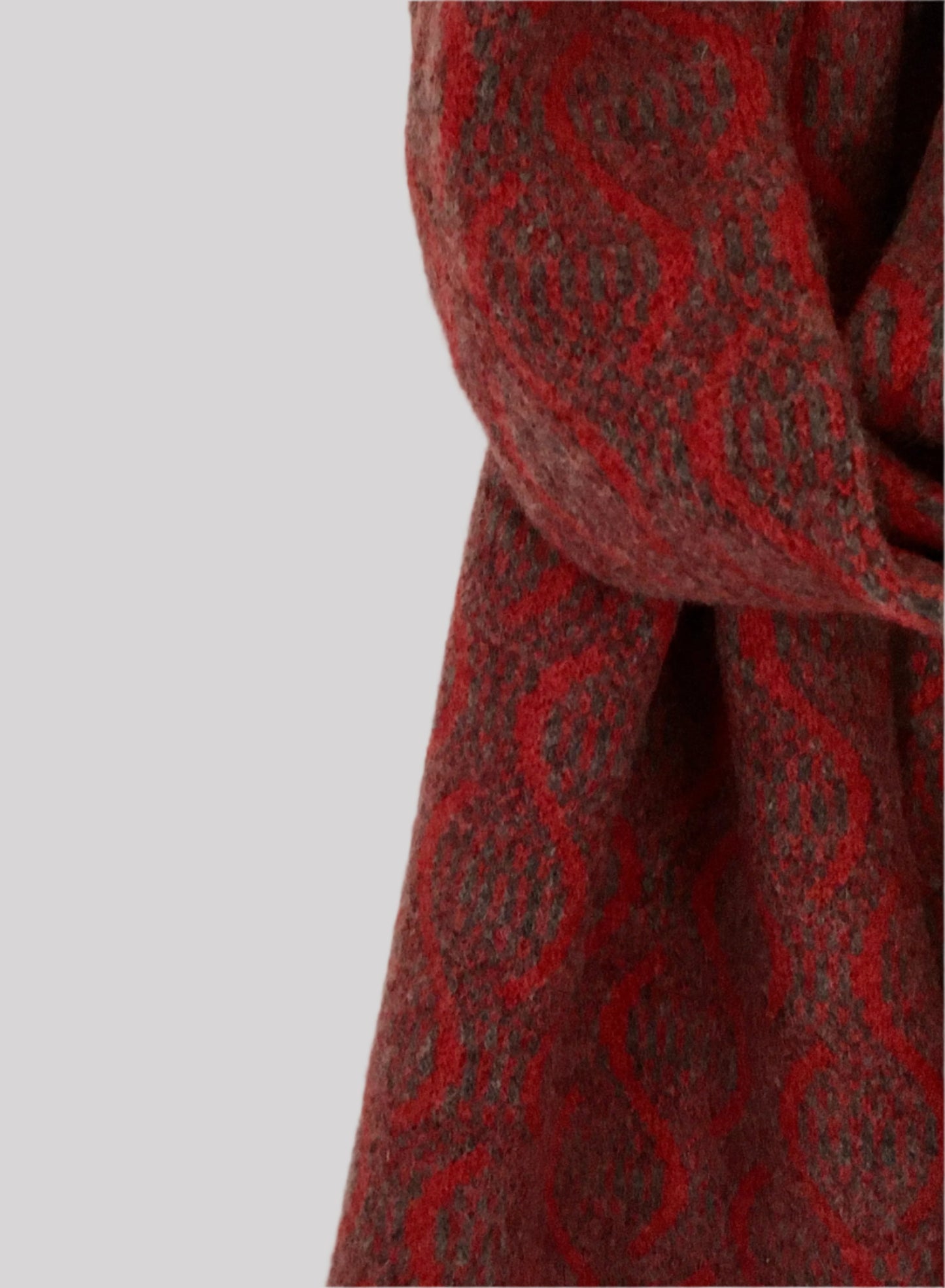 Scarf -soft merino lambswooli scarf in berry red and coal grey