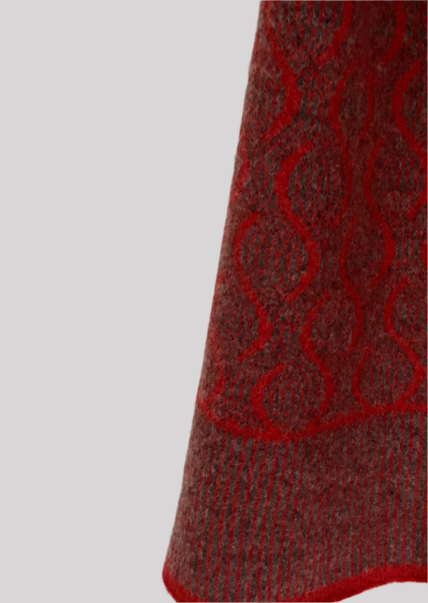 Scarf -soft merino lambswooli scarf in berry red and coal grey