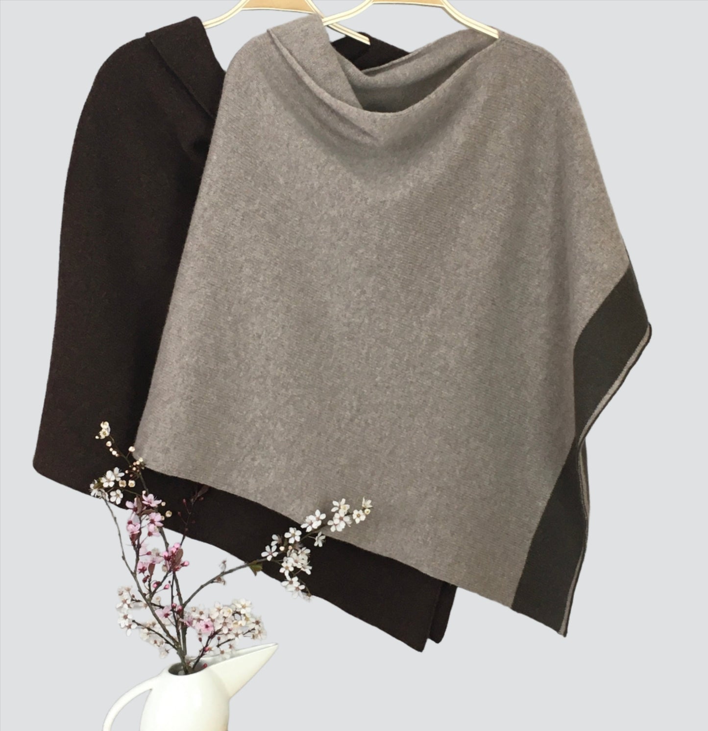 Poncho hickory brown with light mushroom brown border merino lambswool