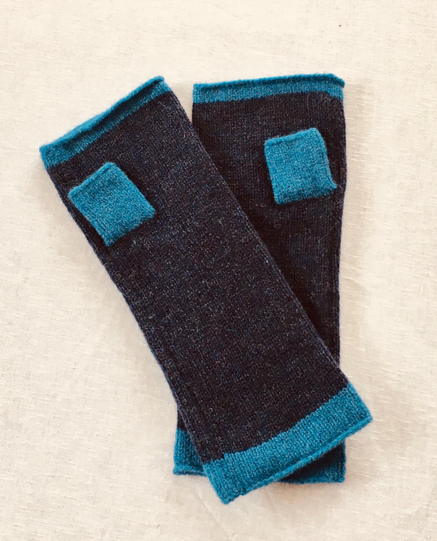 FinesseKnits, fingerless mittens indigo blue with turquoise  ends and thump