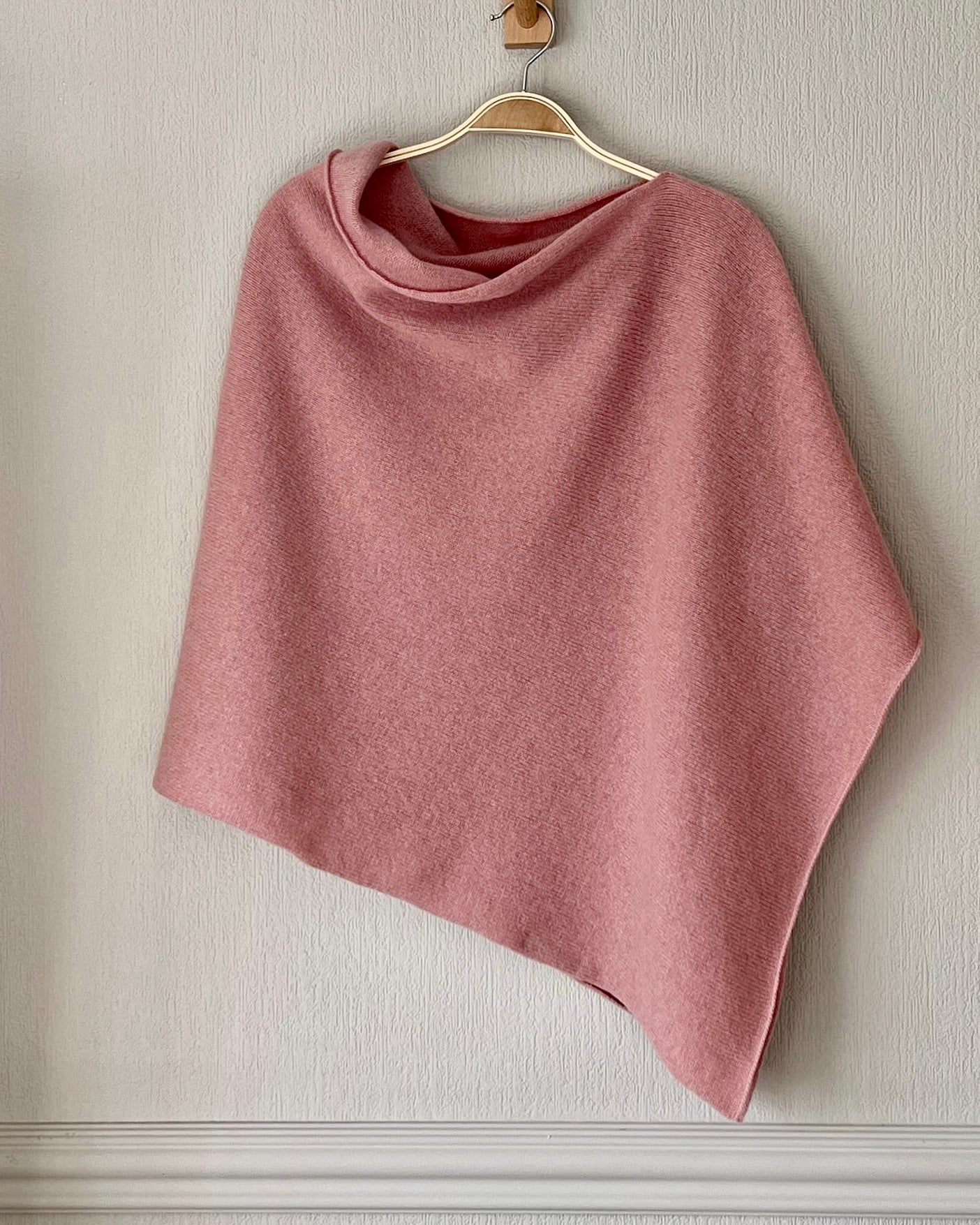 Poncho calamine pink merino lambswool