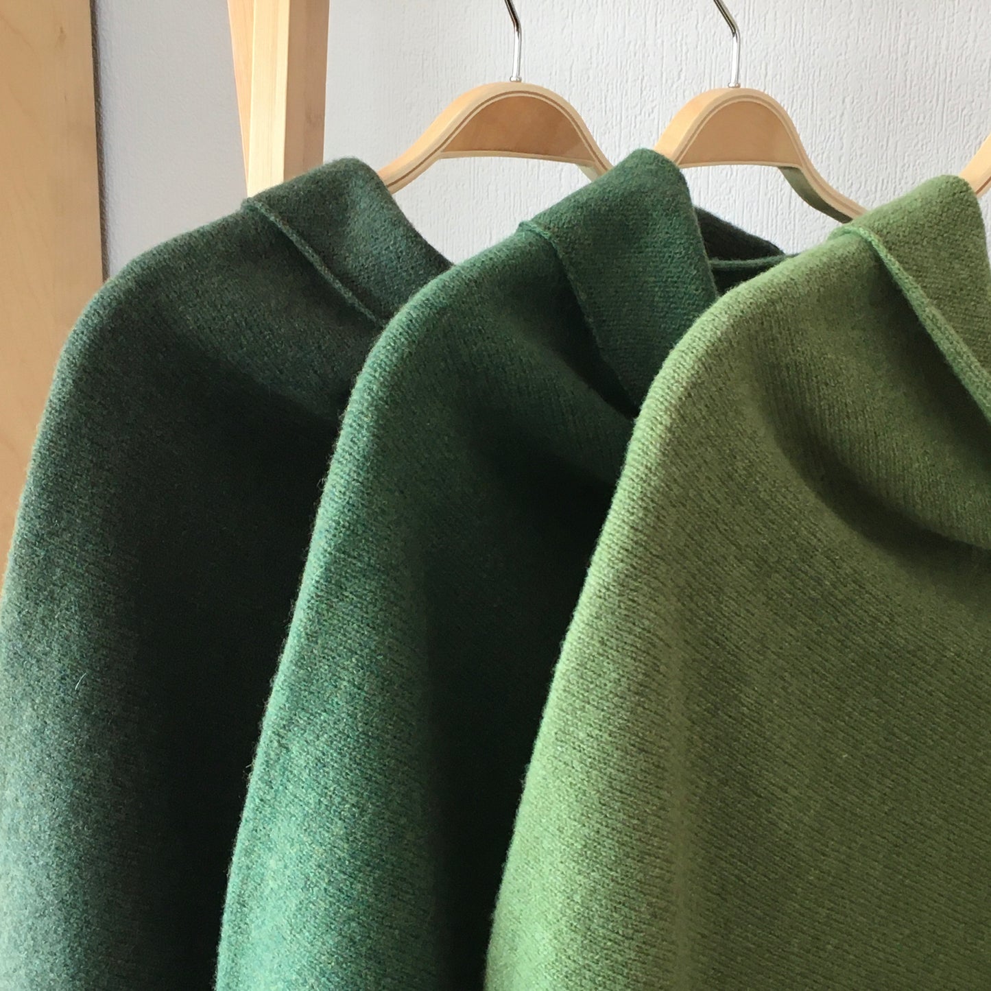 Poncho turf green merino lambswool