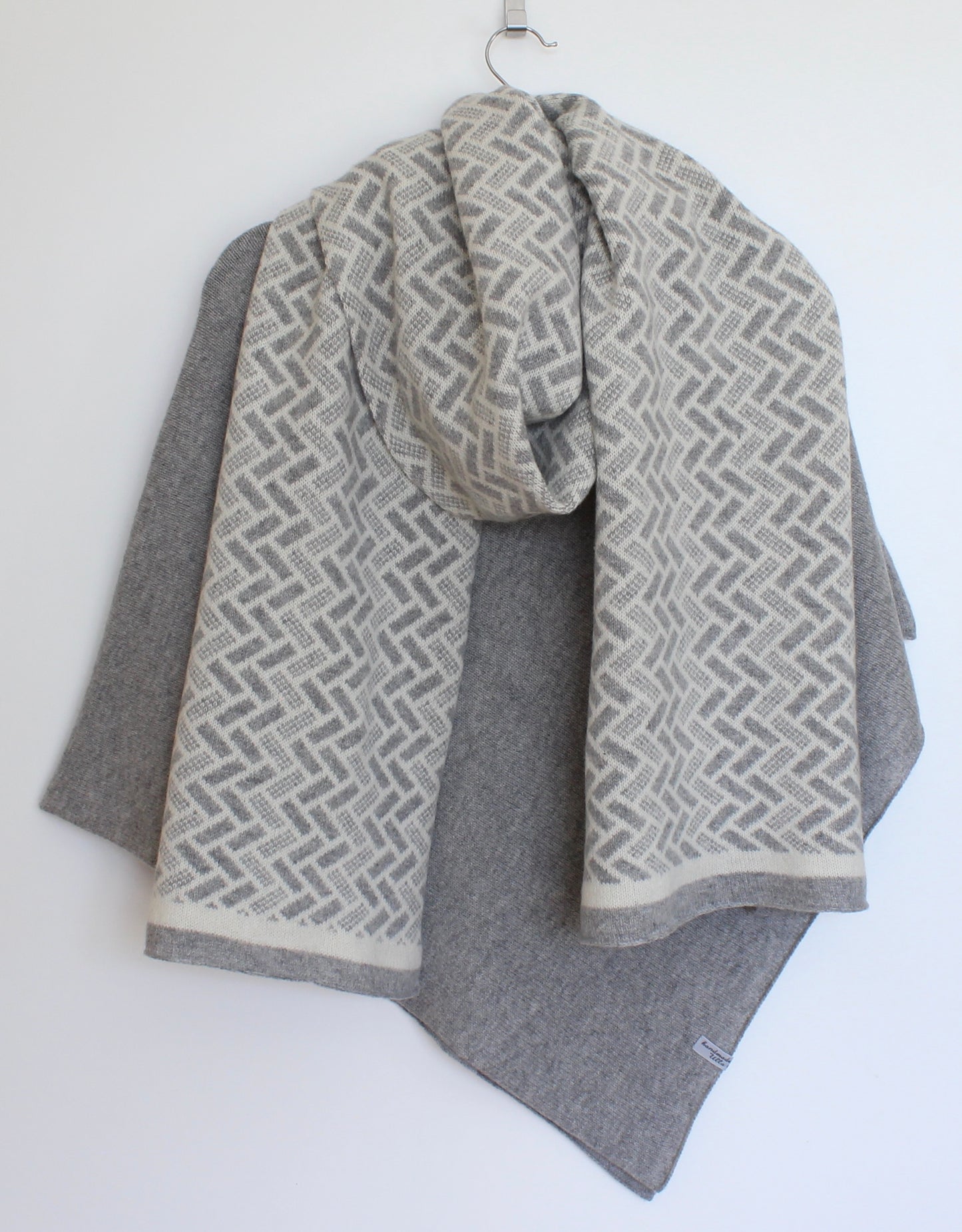 Poncho pearl grey merino lambswool