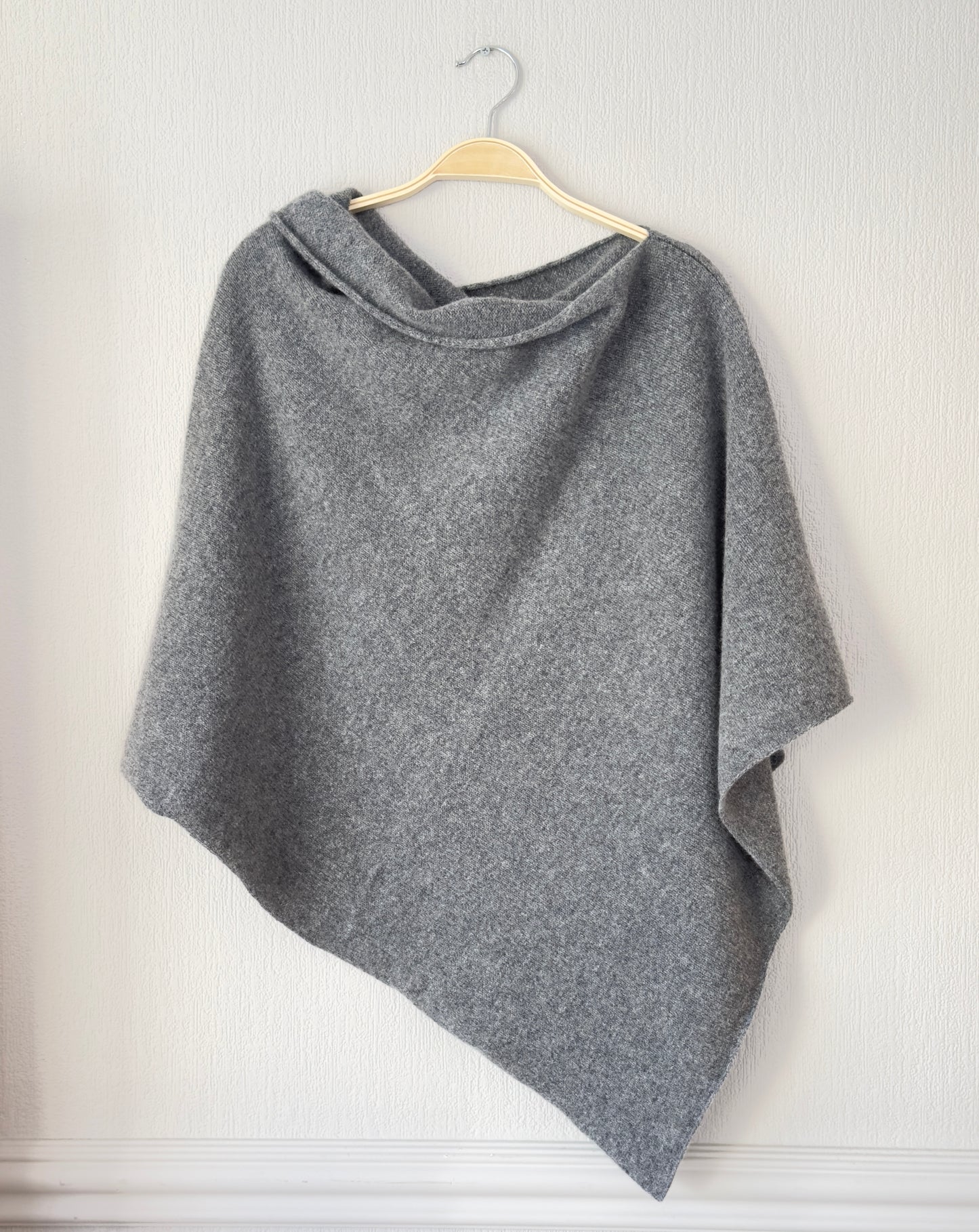 Poncho uniform grey merino lambswool