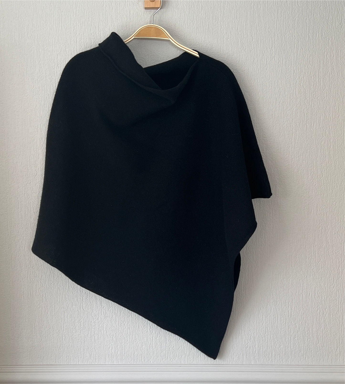 Poncho black merino lambswool