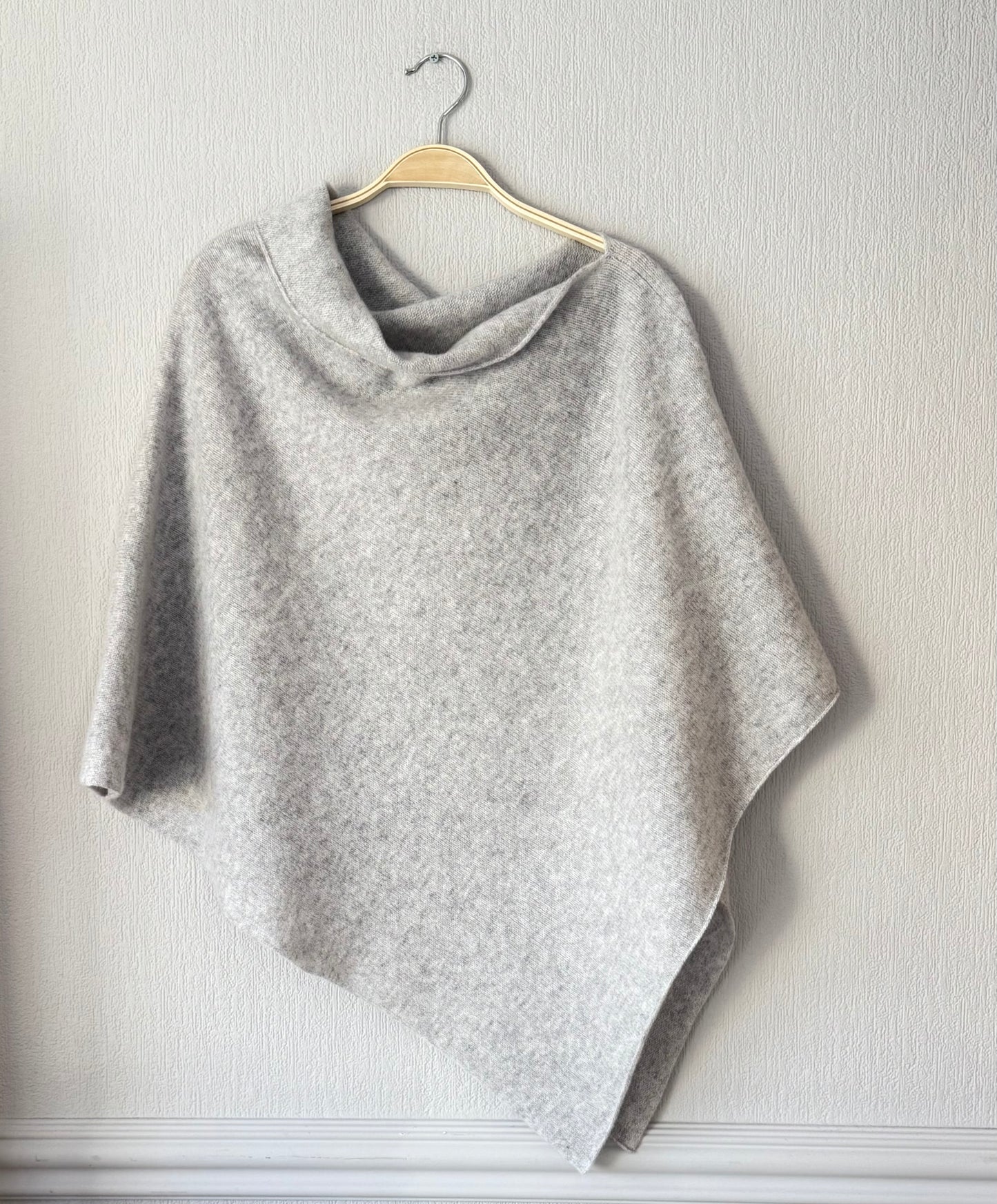 Poncho silver grey merino lambswool
