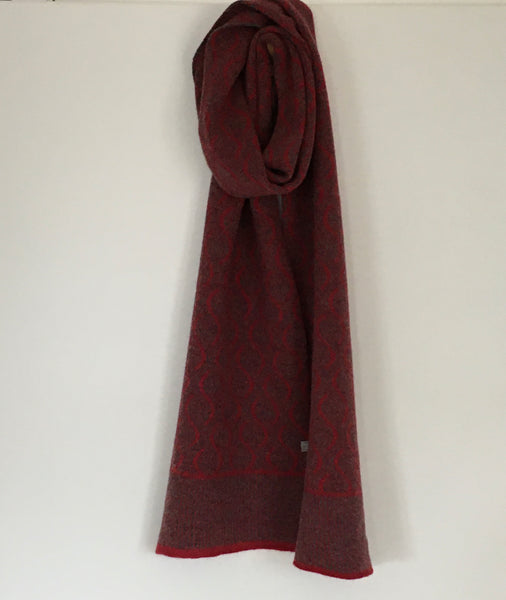 Scarf -soft merino lambswooli scarf in berry red and coal grey