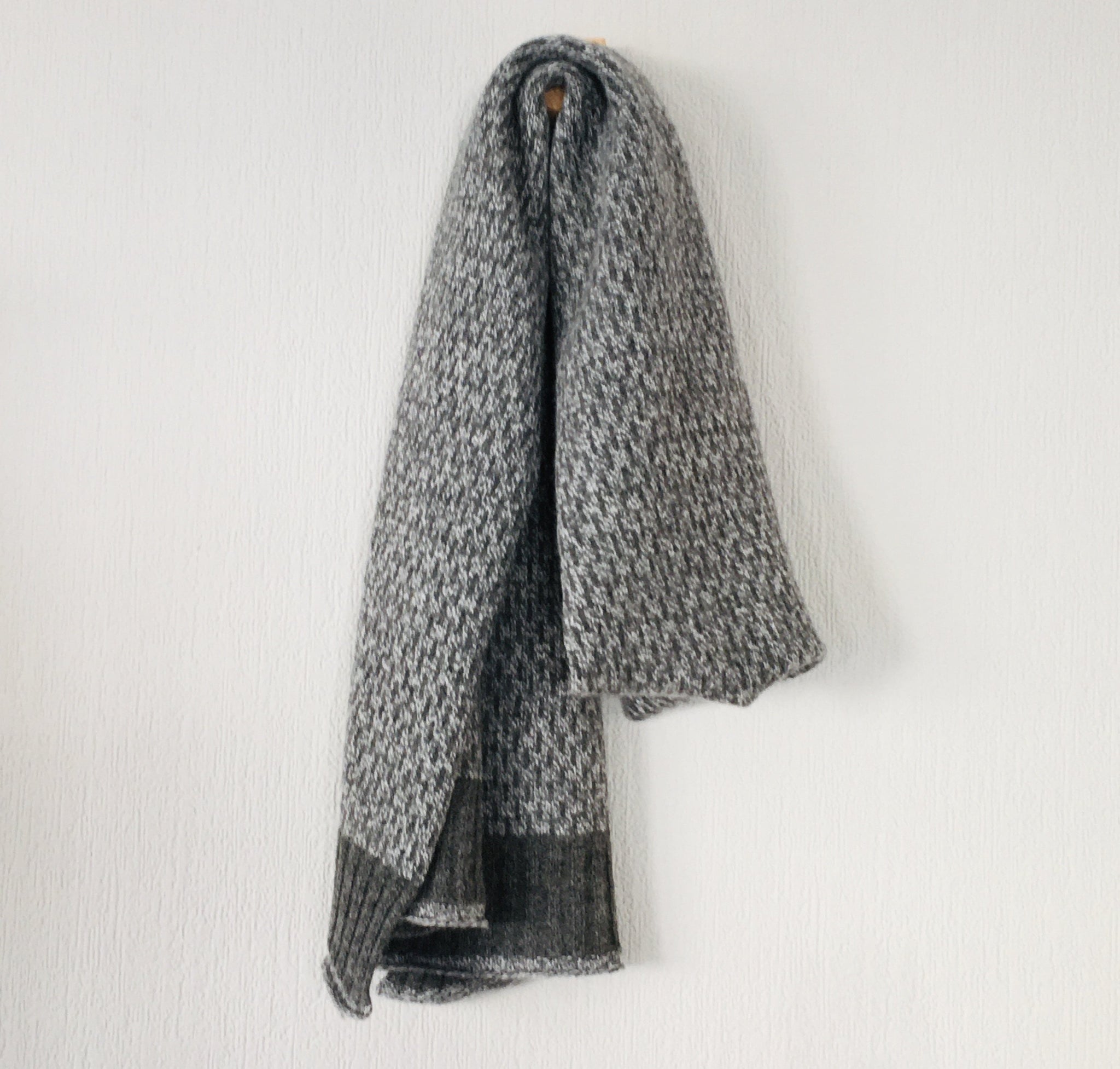 Finesse Knits, long scarf, derby grey, silver grey, merino wool, lambs wool