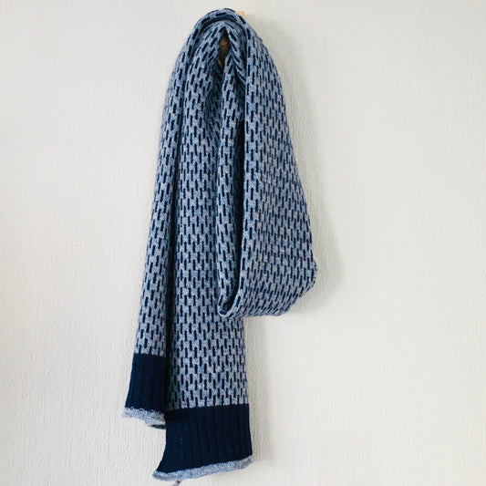 Finesse Knits, long scarf marled jeans blue, silver grey, merino wool, lambs wool