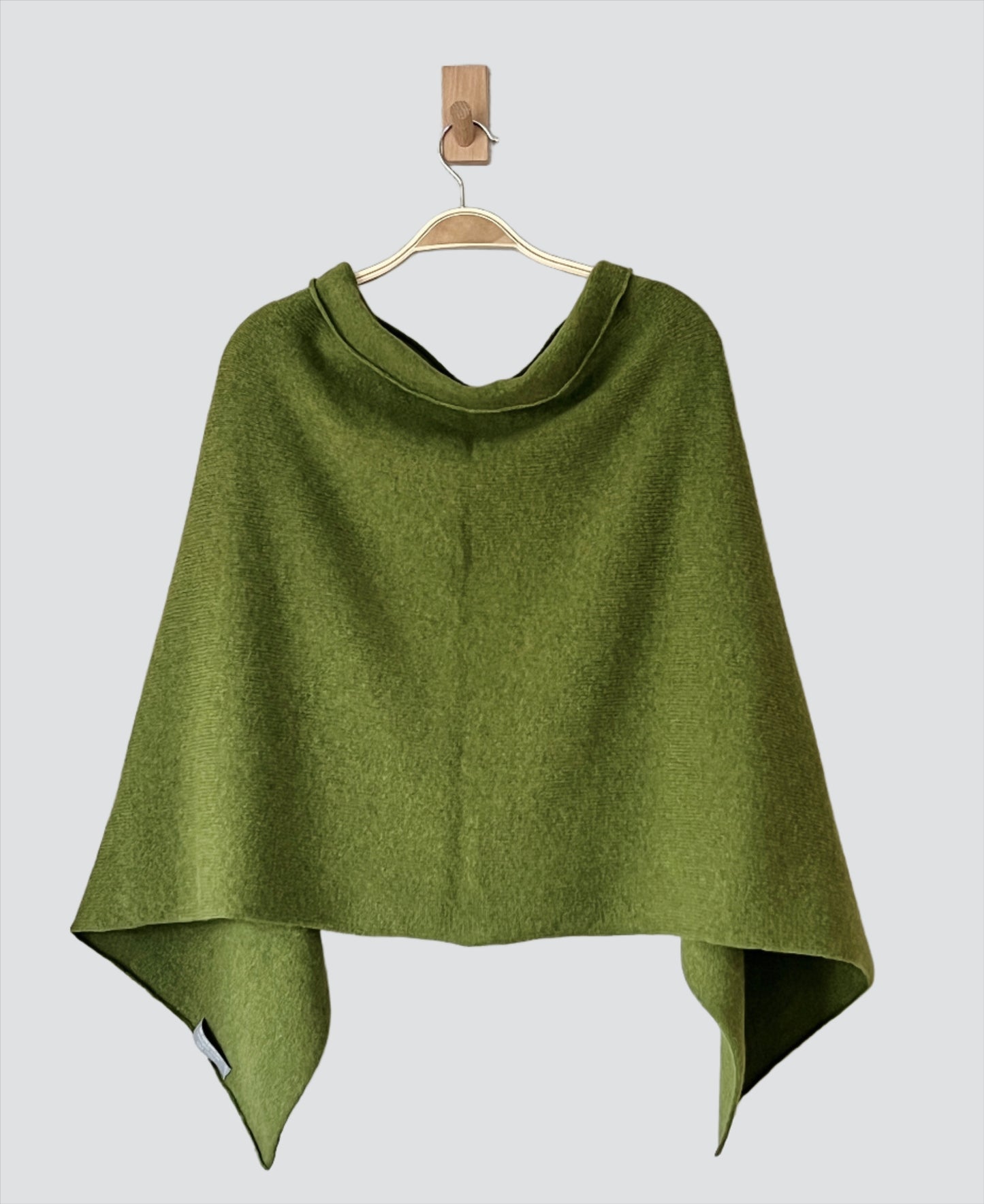 Poncho moss green merino lambswool