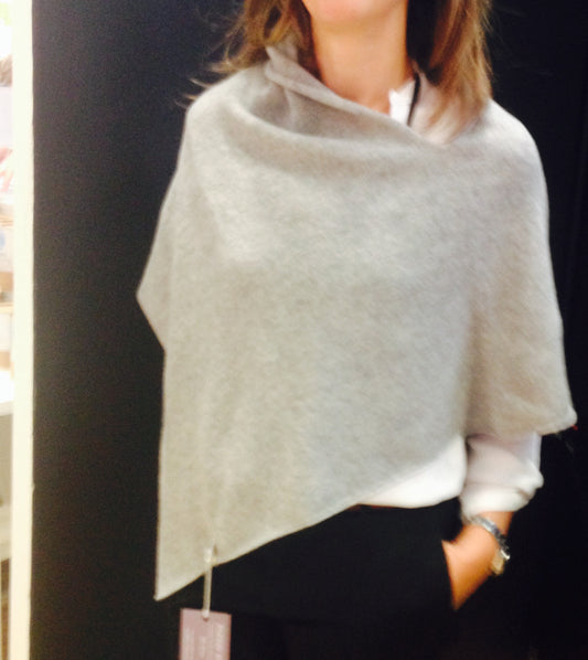 Poncho pearl grey merino lambswool